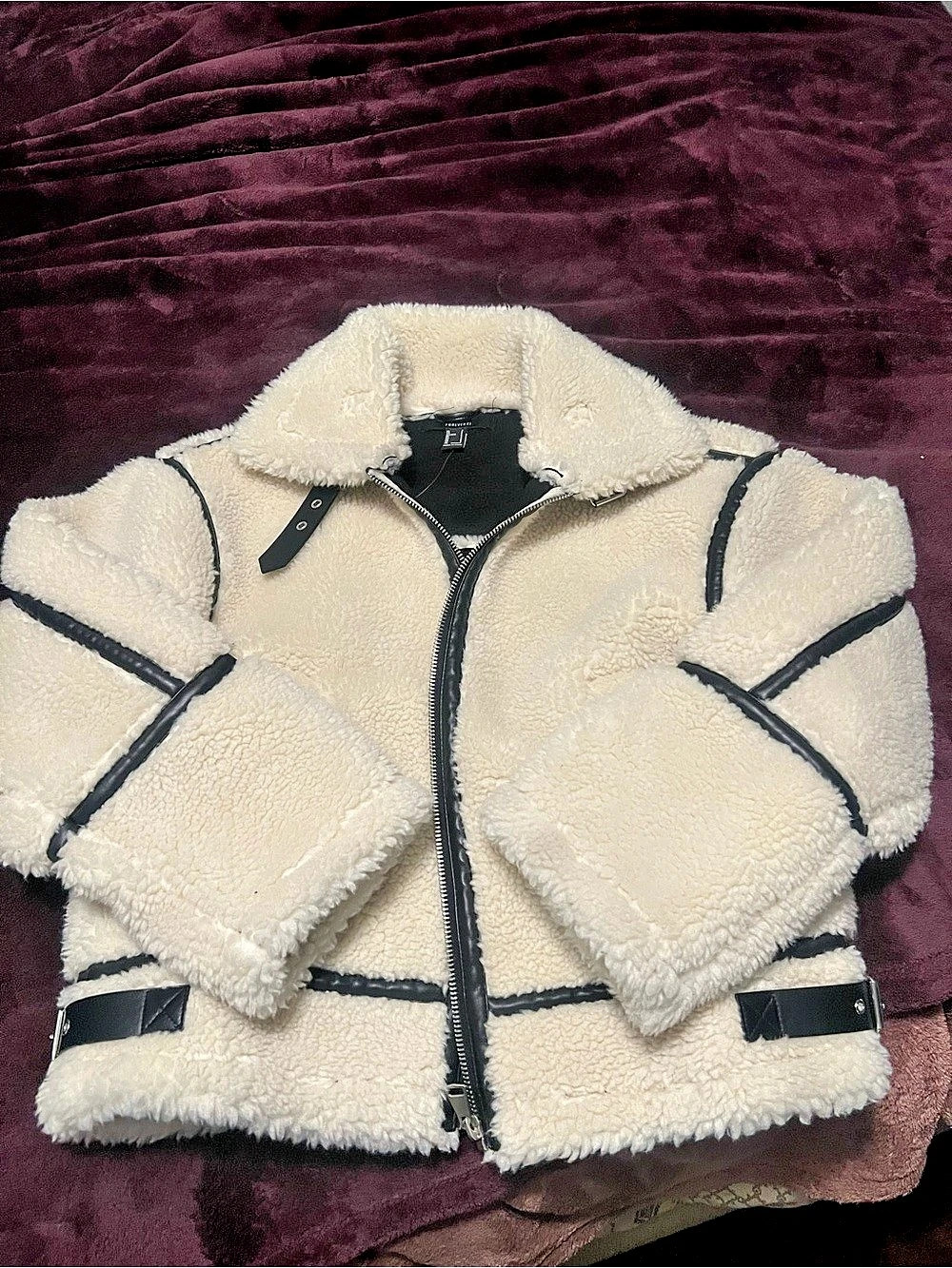 Forever 21 Faux Shearling Moto Jacket Cream & Black with faux leather trim. Neve